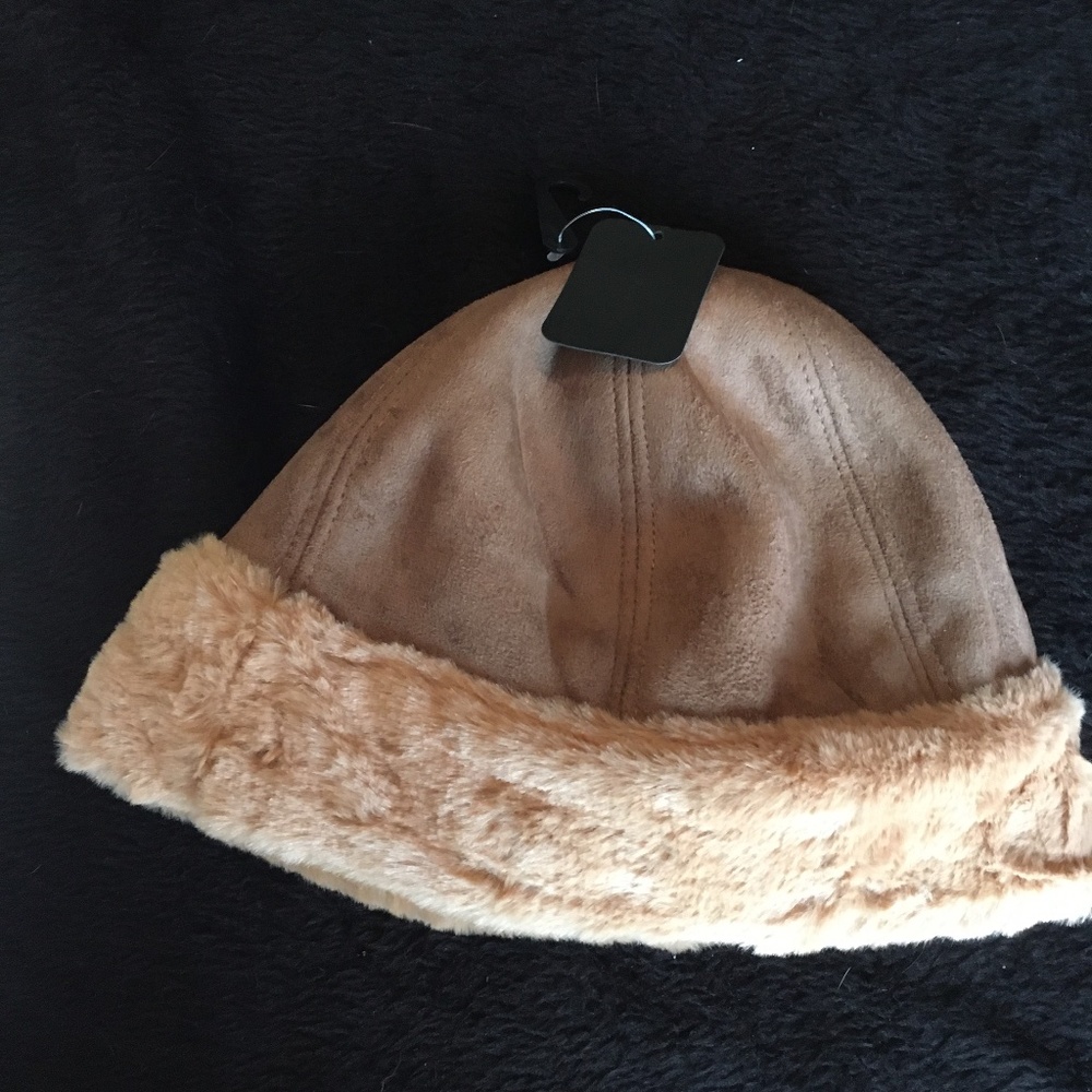 Brown winter hat, faux fur rim